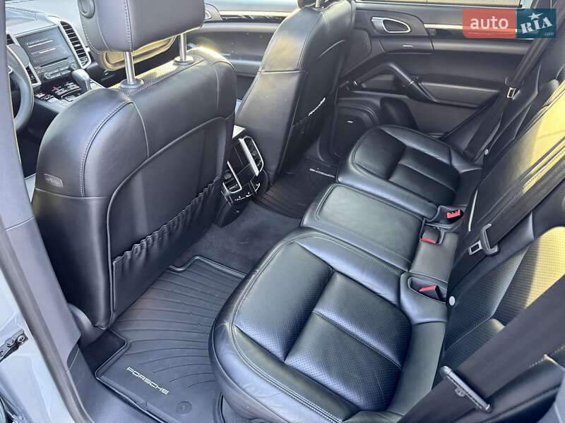 Внедорожник / Кроссовер Porsche Cayenne 2017 в Киеве