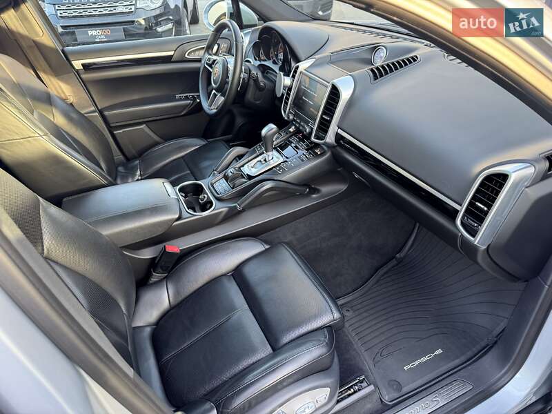 Внедорожник / Кроссовер Porsche Cayenne 2017 в Киеве