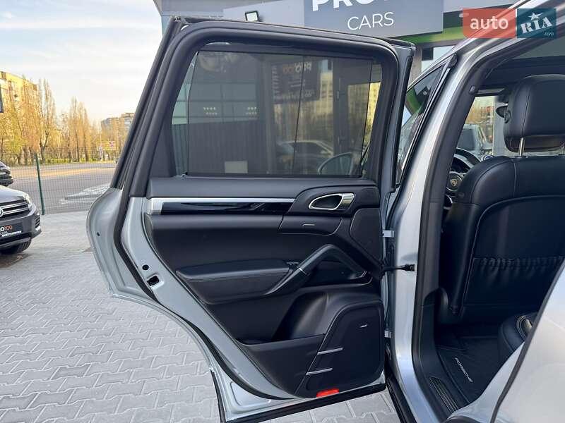 Внедорожник / Кроссовер Porsche Cayenne 2017 в Киеве