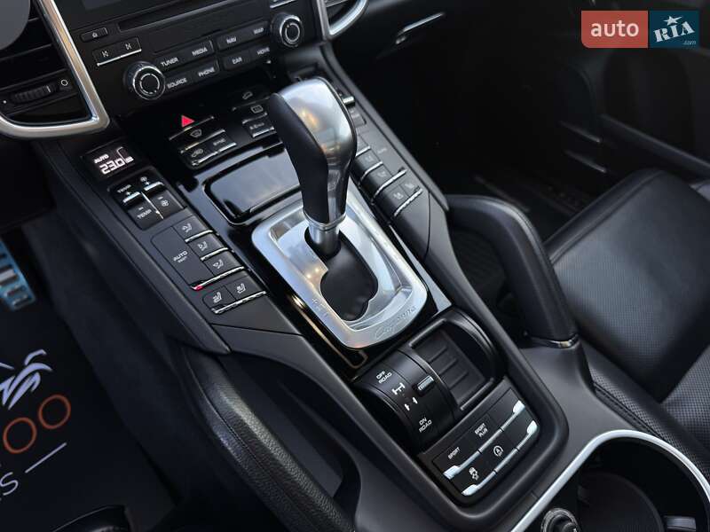 Внедорожник / Кроссовер Porsche Cayenne 2017 в Киеве