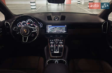 Позашляховик / Кросовер Porsche Cayenne 2022 в 