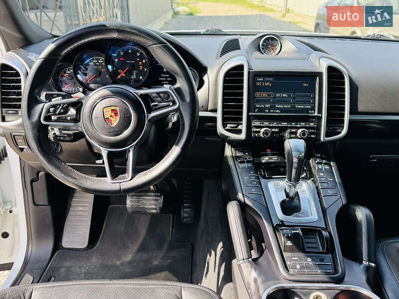Внедорожник / Кроссовер Porsche Cayenne 2015 в Ивано-Франковске