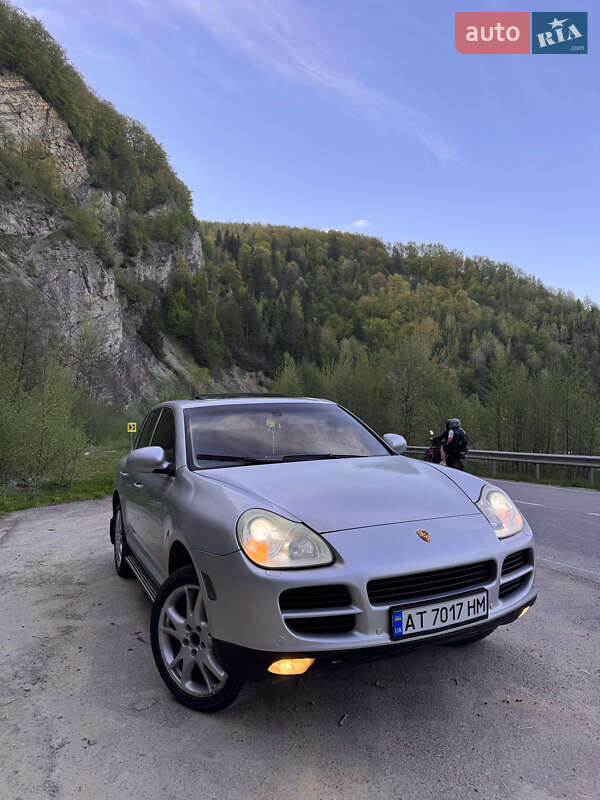 Внедорожник / Кроссовер Porsche Cayenne 2004 в 