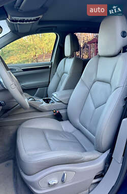 Внедорожник / Кроссовер Porsche Cayenne 2011 в 