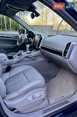 Внедорожник / Кроссовер Porsche Cayenne 2011 в 