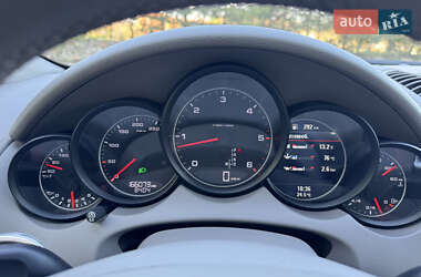 Внедорожник / Кроссовер Porsche Cayenne 2011 в 