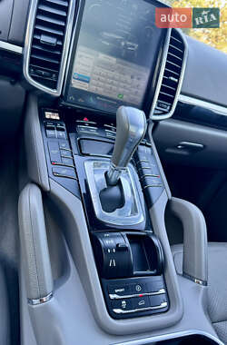 Внедорожник / Кроссовер Porsche Cayenne 2011 в 