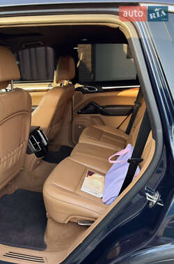 Внедорожник / Кроссовер Porsche Cayenne 2013 в 