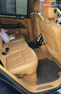 Внедорожник / Кроссовер Porsche Cayenne 2013 в 