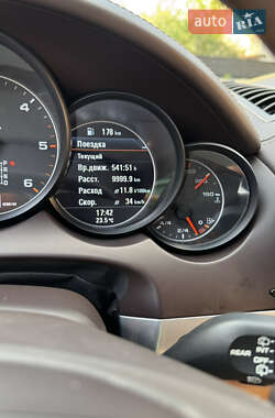 Внедорожник / Кроссовер Porsche Cayenne 2013 в 
