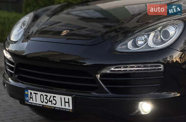 Позашляховик / Кросовер Porsche Cayenne 2012 в 
