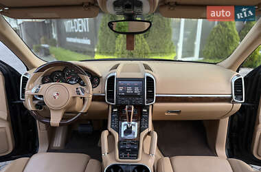 Позашляховик / Кросовер Porsche Cayenne 2012 в 