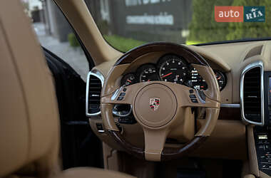 Позашляховик / Кросовер Porsche Cayenne 2012 в 