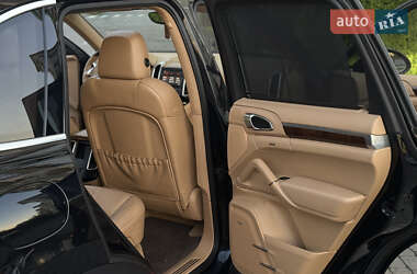 Позашляховик / Кросовер Porsche Cayenne 2012 в 