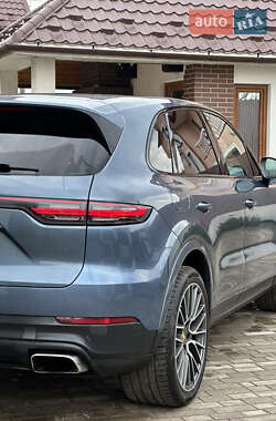 Внедорожник / Кроссовер Porsche Cayenne 2018 в 