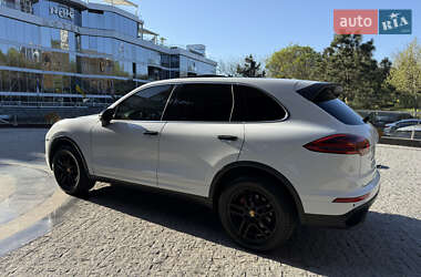 Внедорожник / Кроссовер Porsche Cayenne 2015 в 