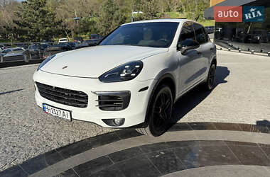 Внедорожник / Кроссовер Porsche Cayenne 2015 в 