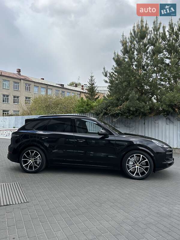 Внедорожник / Кроссовер Porsche Cayenne 2018 в Киеве