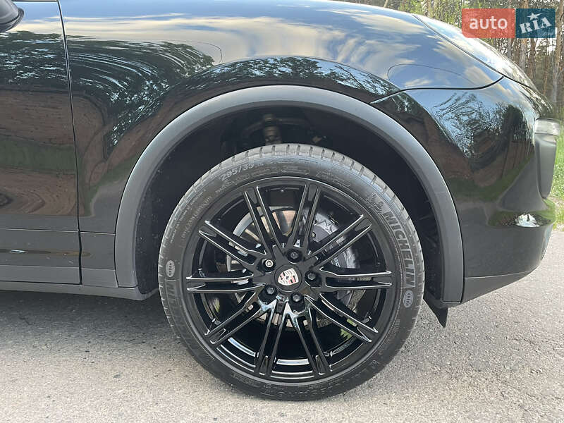 Внедорожник / Кроссовер Porsche Cayenne 2015 в Кременчуге