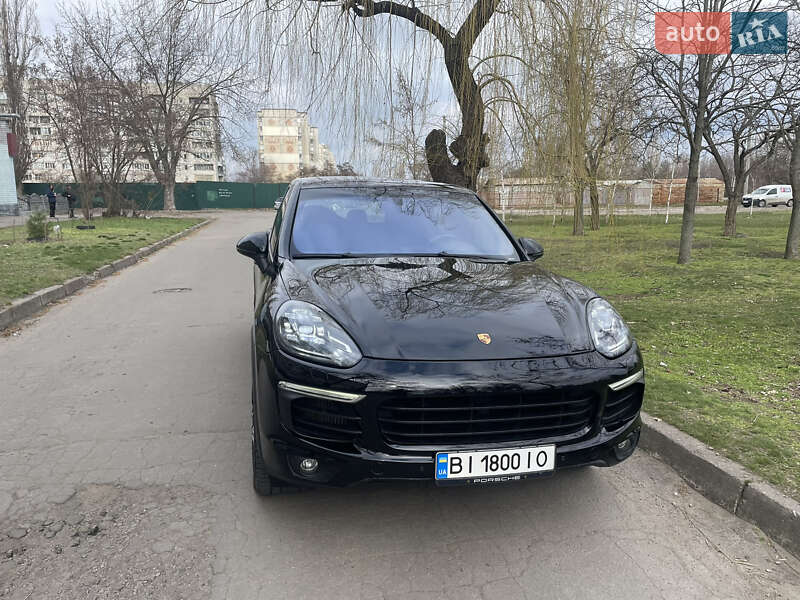 Внедорожник / Кроссовер Porsche Cayenne 2015 в Кременчуге