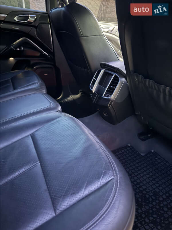 Внедорожник / Кроссовер Porsche Cayenne 2010 в Каменец-Подольском