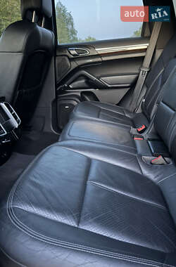 Позашляховик / Кросовер Porsche Cayenne 2010 в 