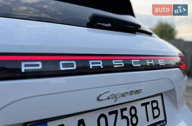 Внедорожник / Кроссовер Porsche Cayenne 2017 в 