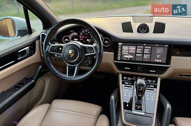 Внедорожник / Кроссовер Porsche Cayenne 2017 в 