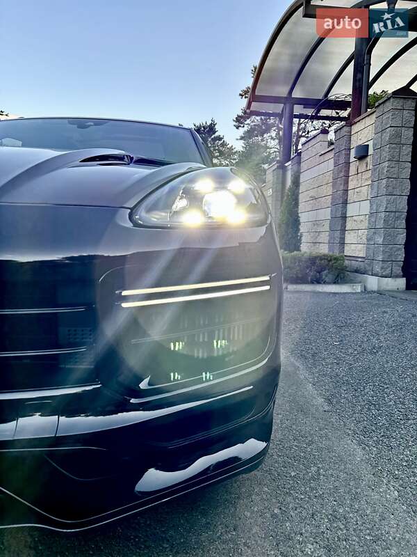 Позашляховик / Кросовер Porsche Cayenne 2018 в Києві