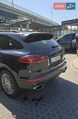 Позашляховик / Кросовер Porsche Cayenne 2015 в Києві