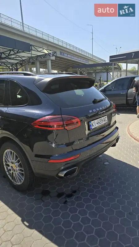 Внедорожник / Кроссовер Porsche Cayenne 2015 в 