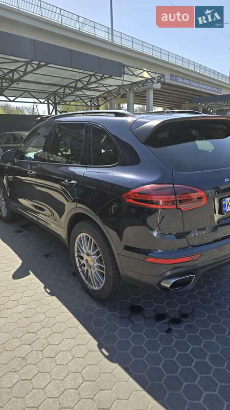 Позашляховик / Кросовер Porsche Cayenne 2015 в Києві
