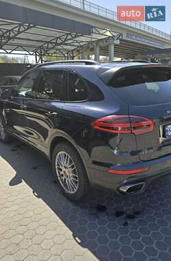 Позашляховик / Кросовер Porsche Cayenne 2015 в 