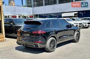 Позашляховик / Кросовер Porsche Cayenne 2015 в 