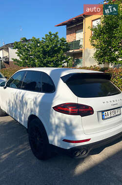 Внедорожник / Кроссовер Porsche Cayenne 2017 в 