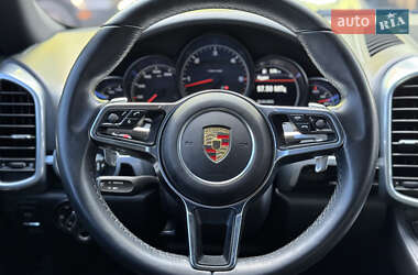 Внедорожник / Кроссовер Porsche Cayenne 2016 в 