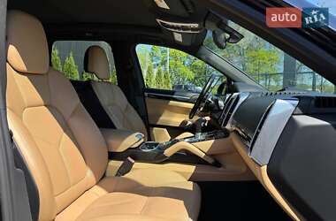 Внедорожник / Кроссовер Porsche Cayenne 2014 в 