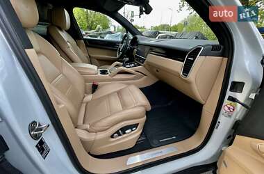 Внедорожник / Кроссовер Porsche Cayenne 2018 в 