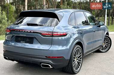 Внедорожник / Кроссовер Porsche Cayenne 2018 в 