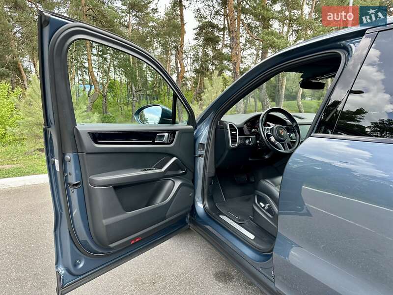 Внедорожник / Кроссовер Porsche Cayenne 2018 в Киеве