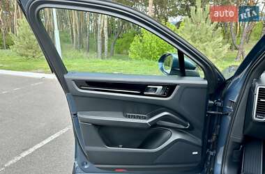 Внедорожник / Кроссовер Porsche Cayenne 2018 в 