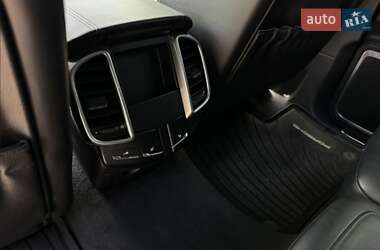 Внедорожник / Кроссовер Porsche Cayenne 2010 в 