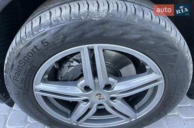 Позашляховик / Кросовер Porsche Cayenne 2012 в 