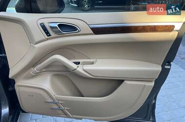 Позашляховик / Кросовер Porsche Cayenne 2012 в 
