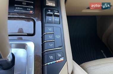 Позашляховик / Кросовер Porsche Cayenne 2012 в 