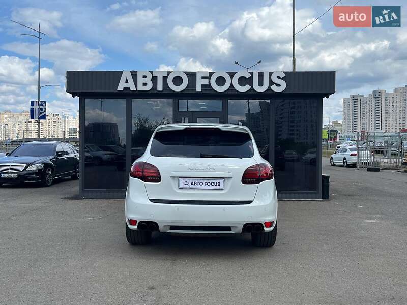 Внедорожник / Кроссовер Porsche Cayenne 2013 в Киеве
