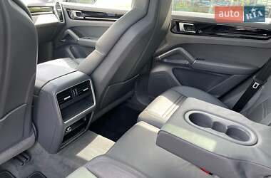 Позашляховик / Кросовер Porsche Cayenne 2019 в 