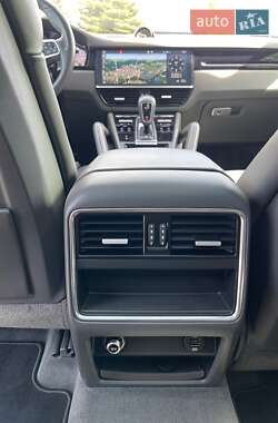 Позашляховик / Кросовер Porsche Cayenne 2019 в 