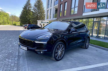 Позашляховик / Кросовер Porsche Cayenne 2016 в 