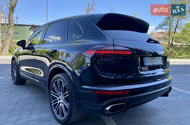 Позашляховик / Кросовер Porsche Cayenne 2016 в 